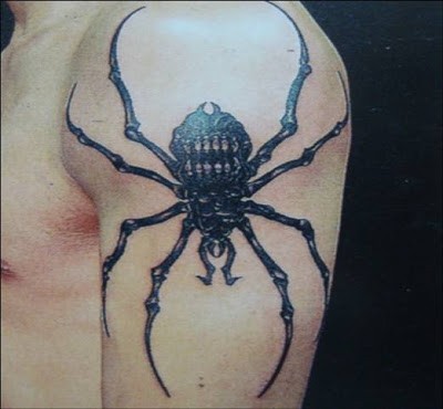 点击大图看下一张：大臂上的蜘蛛纹身图4