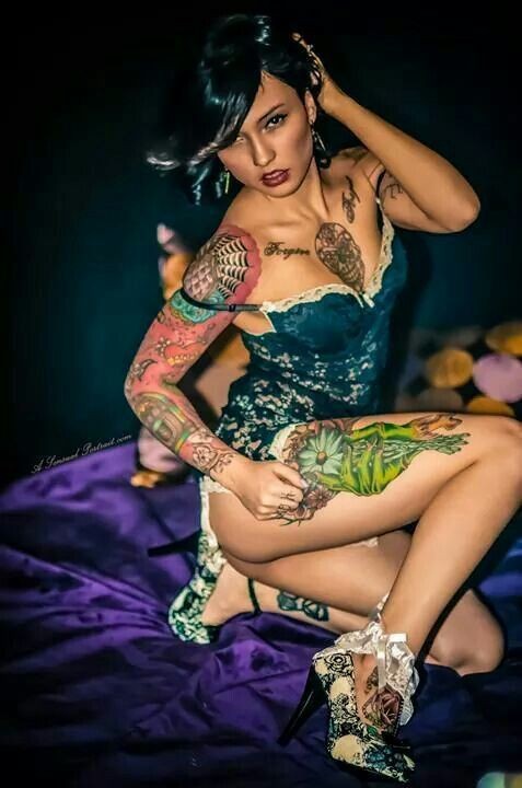 点击大图看下一张：性感美眉的花臂纹身图4