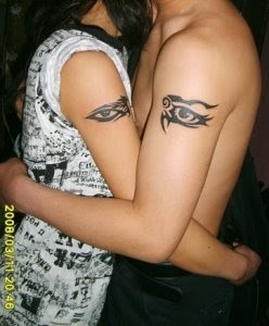 点击大图看下一张：纹身做他们爱情的见证