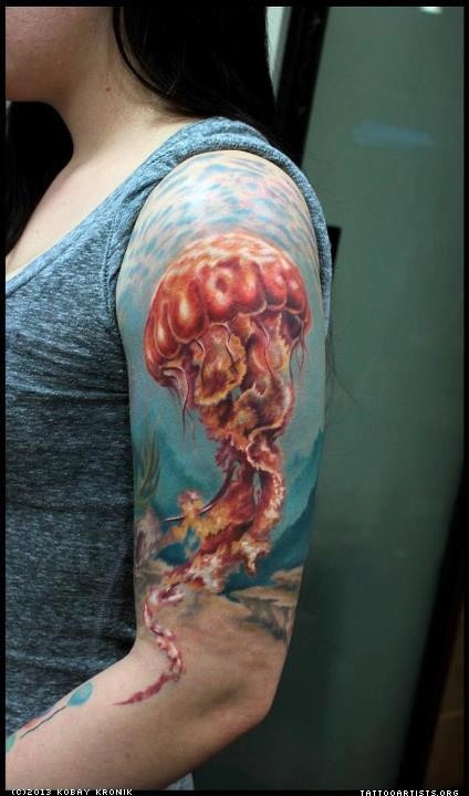 点击大图看下一张：手臂个性炫酷的水母纹身