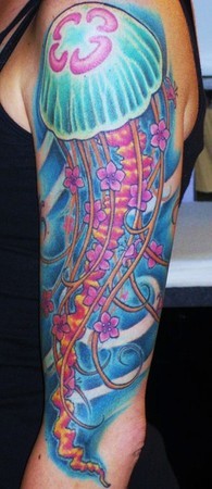 点击大图看下一张：手臂个性炫酷的水母纹身图2
