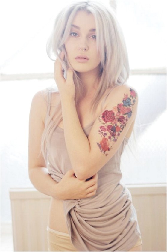 点击大图看下一张：惊艳眼球的美女纹身图6