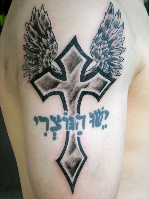 点击大图看下一张：手臂好看的十字架纹身