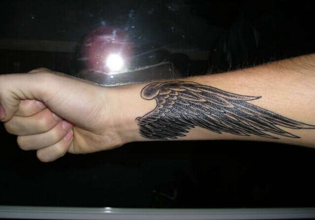 点击大图看下一张：手臂上炫酷的翅膀纹身图3
