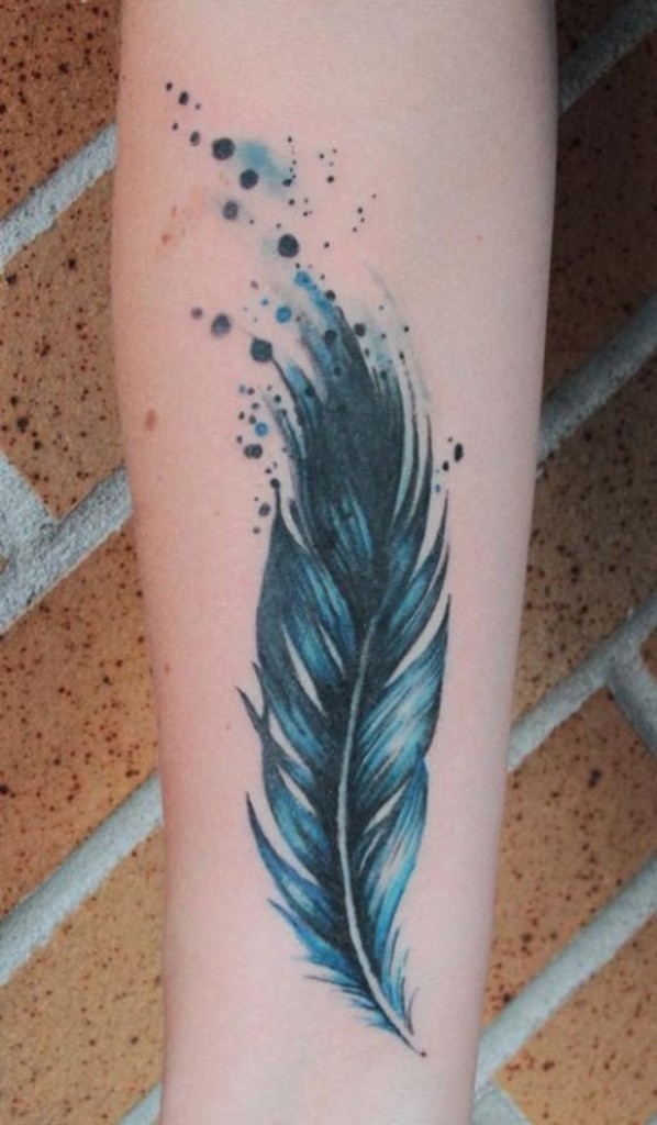 点击大图看下一张：手臂上唯美漂亮的羽毛纹身图2