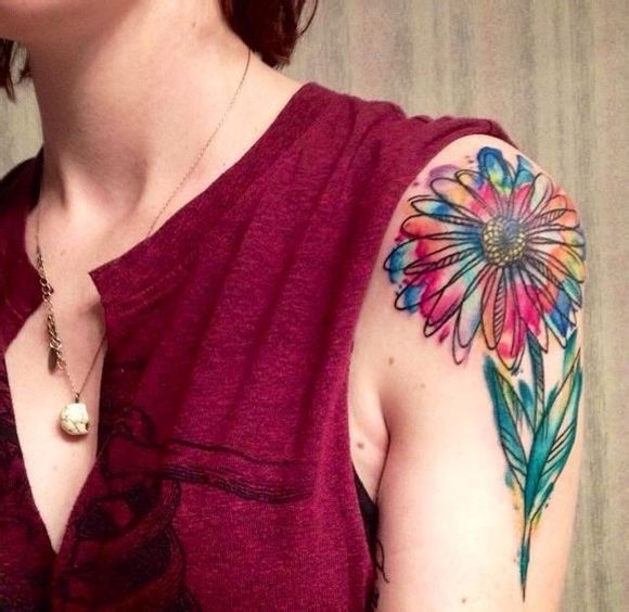 点击大图看下一张：美女手臂漂亮的花朵纹身图2