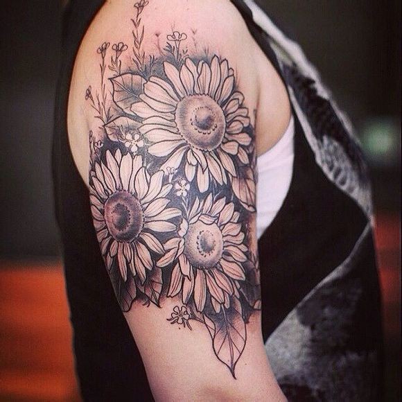 点击大图看下一张：美女手臂漂亮的花朵纹身图6