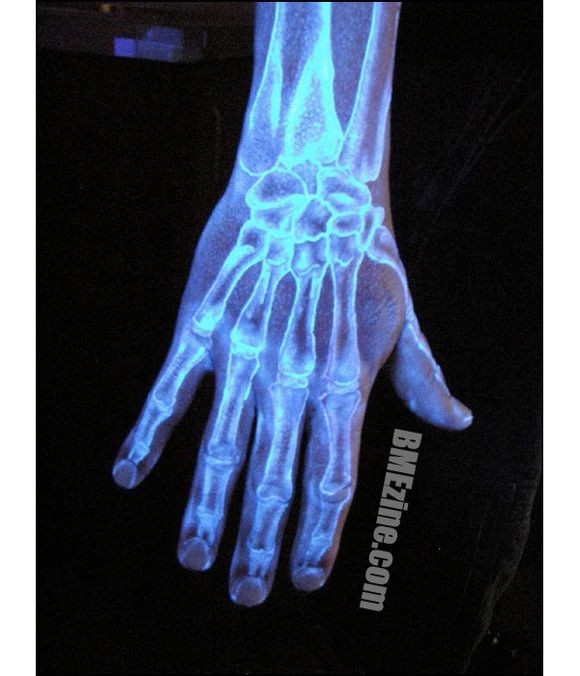 点击大图看下一张：超炫的手臂骨骼荧光纹身