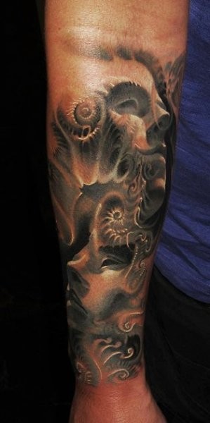 点击大图看下一张：波兰纹身师 piotr dedel的小臂纹身作品
