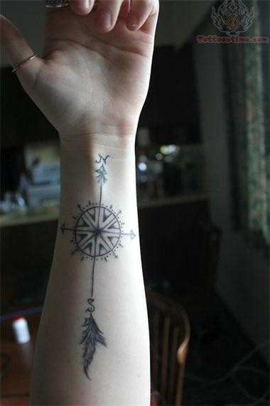 点击大图看下一张：小臂漂亮时尚的指南针纹身图4