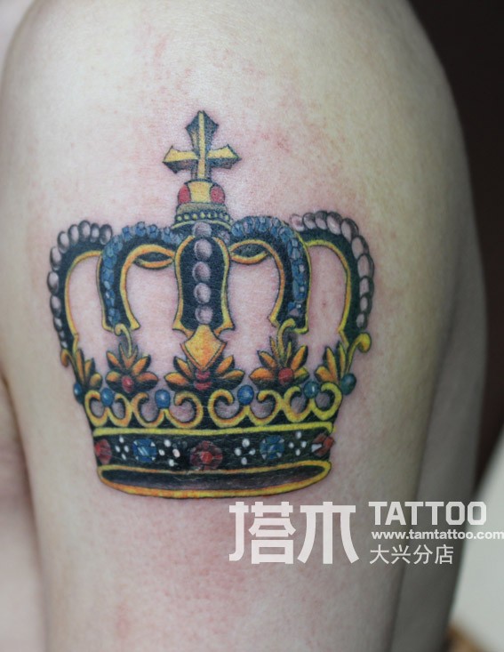 点击大图看下一张：手臂皇冠纹身图案