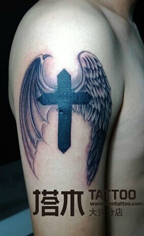 点击大图看下一张：魔鬼天使翅膀十字架纹身