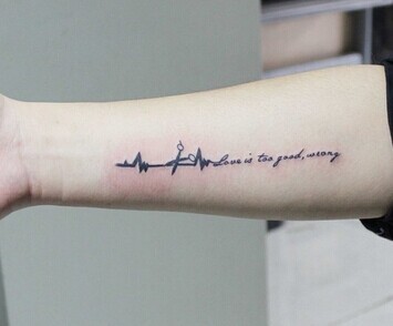 点击大图看下一张：时尚简洁的手臂心电图纹身图11