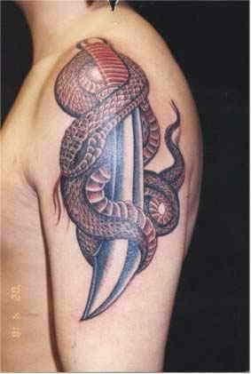 点击大图看下一张：大臂上帅气的蛇纹身图5