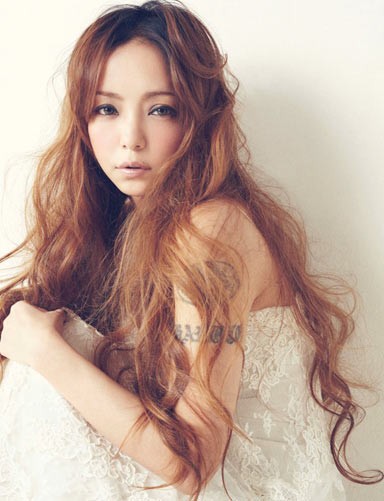 点击大图看下一张：日本女星安室奈美惠的手臂纹身图3