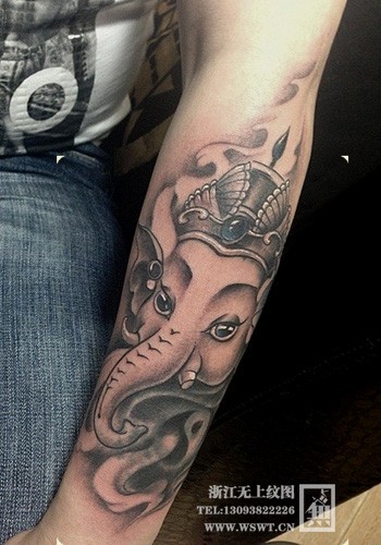 点击大图看下一张：泰国白象神纹身