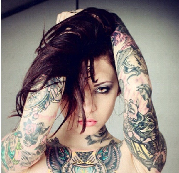 点击大图看下一张：性感时尚的美女花臂纹身图12