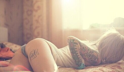 点击大图看下一张：性感时尚的美女花臂纹身图15