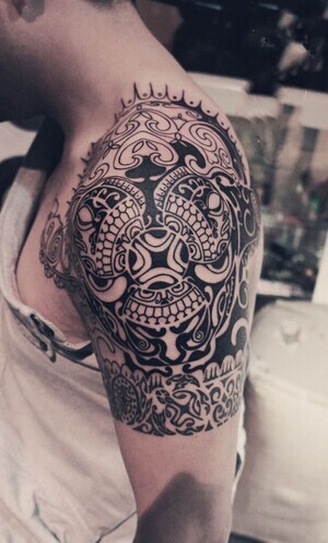 点击大图看下一张:男人手臂时尚的图腾刺青图10