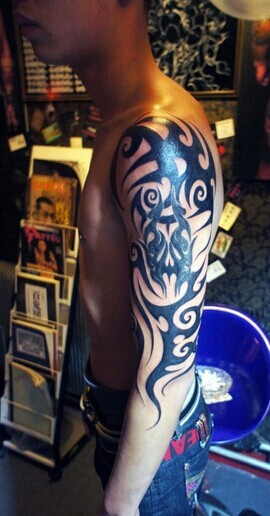 点击大图看下一张:男人手臂时尚的图腾刺青图11