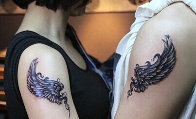 点击大图看下一张：情侣手臂漂亮的翅膀纹身图2