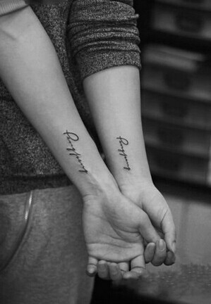 点击大图看下一张:时尚清新的麒麟手臂英文刺青图8