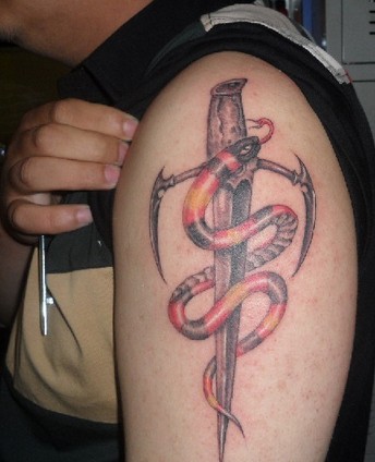 点击大图看下一张：手臂个性的小蛇纹身图2