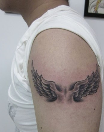点击大图看下一张：个性漂亮的翅膀纹身图3