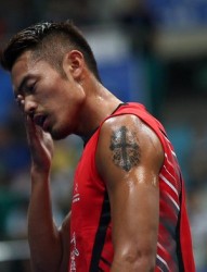 奥运冠军林丹手臂十字架刺青