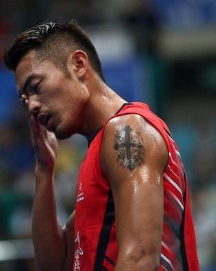 点击大图看下一张：奥运冠军林丹手臂十字架刺青图4
