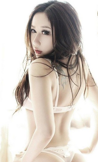 点击大图看下一张:性感美女的手臂图腾刺青图7