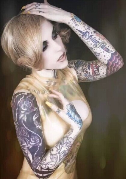 点击大图看下一张:纹身界从不缺少美女图16