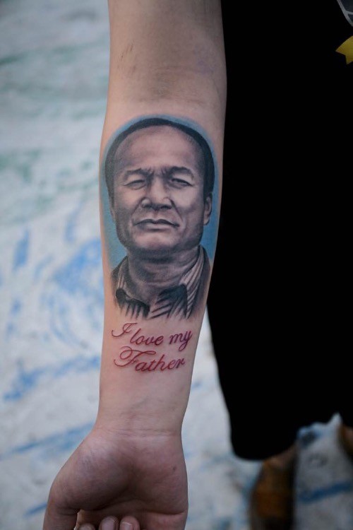 点击大图看下一张：手臂人物肖像纹身