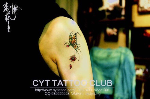点击大图看下一张：漂亮的蝴蝶手臂纹身