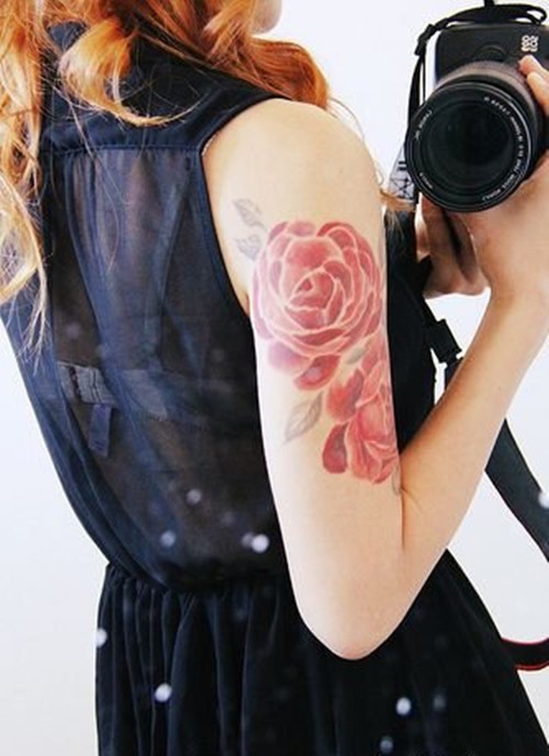 点击大图看下一张：漂亮的花朵女生手臂纹身图2