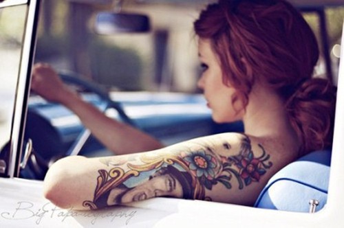 点击大图看下一张：漂亮的花朵女生手臂纹身图6