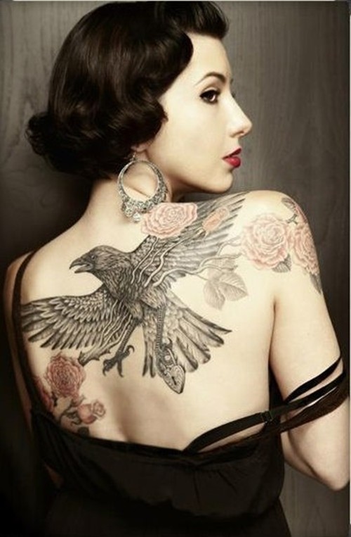 点击大图看下一张：经典鹰雕纹身 女性不一样的美图4