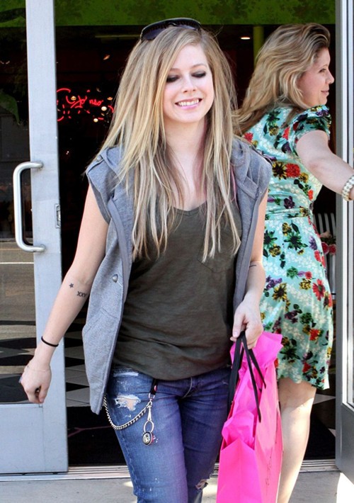 点击大图看下一张：朋克小魔女艾薇儿个性写真图10