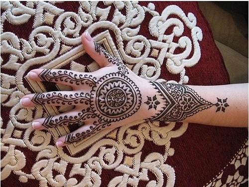点击大图看下一张：印度海娜个性手臂纹身图5