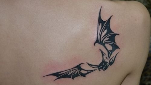 点击大图看下一张：霸气经典的蝙蝠纹身