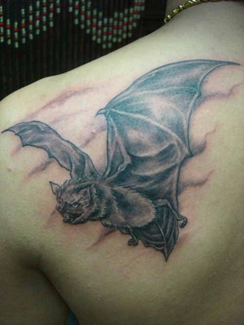 点击大图看下一张：霸气经典的蝙蝠纹身图6