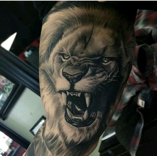 点击大图看下一张：手臂上威猛霸气的唐狮纹身图2