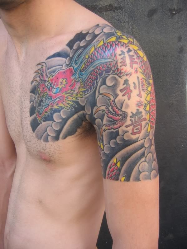 点击大图看下一张：亚洲特殊纹身半甲纹身