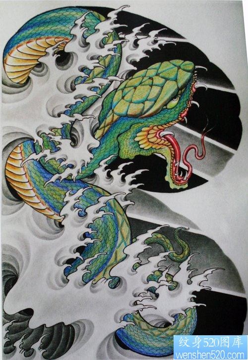 点击大图看下一张：推荐一幅传统纹身图片之潮流超酷的半甲蛇浪花纹身手稿图片