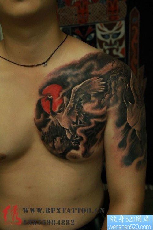 点击大图看下一张：中国纹身图片展示：一幅精美的半胛仙鹤白鹤纹身图片