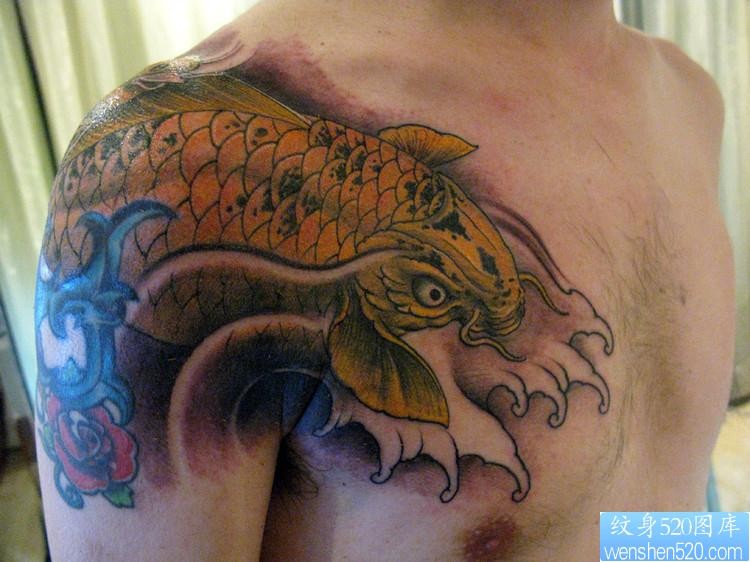 点击大图看下一张：纹身bbs推荐的土豪金半甲鲤鱼纹身图片图片欣赏