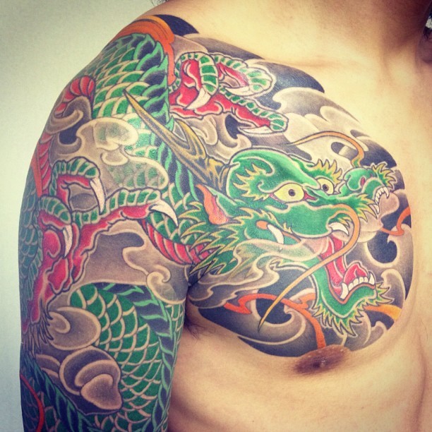 点击大图看下一张：日本 宫藏刺青 （MIYAZO TATTOO）的半甲纹身作品