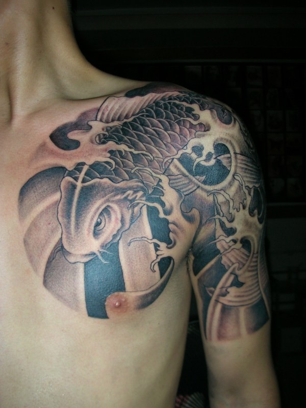 点击大图看下一张：亚洲人钟爱的半甲纹身