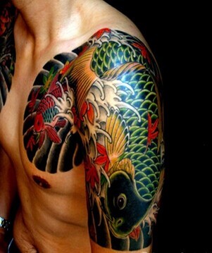点击大图看下一张：时尚漂亮的鲤鱼莲花半甲纹身图5