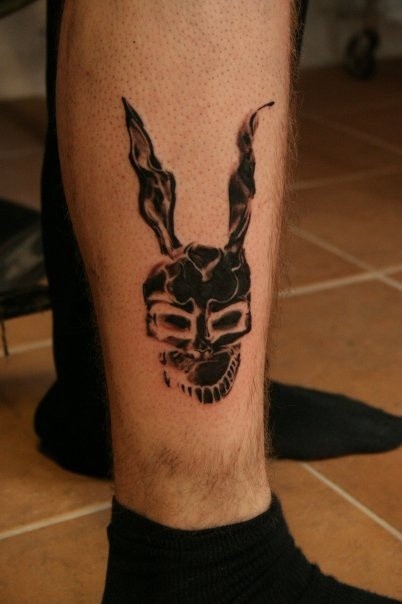 点击大图看下一张：小腿部时尚的兔子刺青